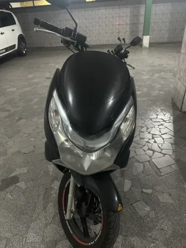 PCX usada cor preta com baixa km