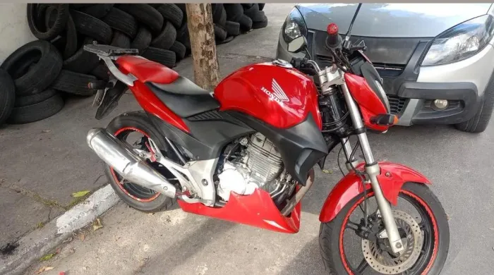 Vendo CB 300 com 29.000 rodados