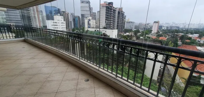 Apartamento à venda com 213m², 4 quartos e 4 vagas, na Vila Nova Conceição