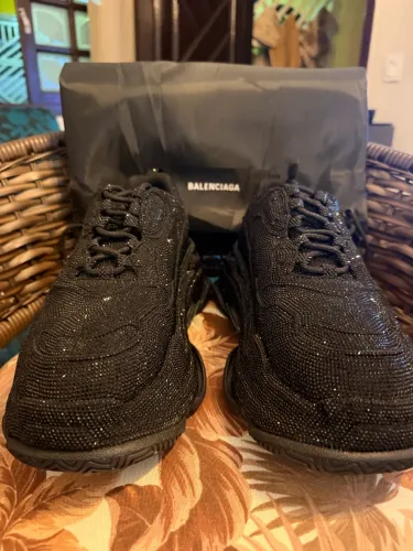 Tênis Balanciaga triple s black rhinestones strass versão luxuosa da Balaciaga