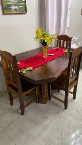 MESA DE ANGELIM( com 6 cadeiras)