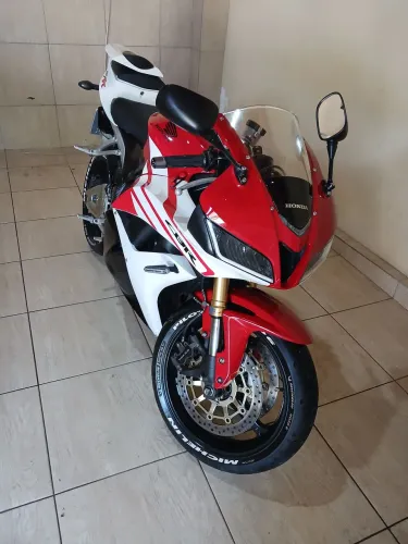 Cbr 600rr 2012/2013 - Troco em carro (tenho preferência)