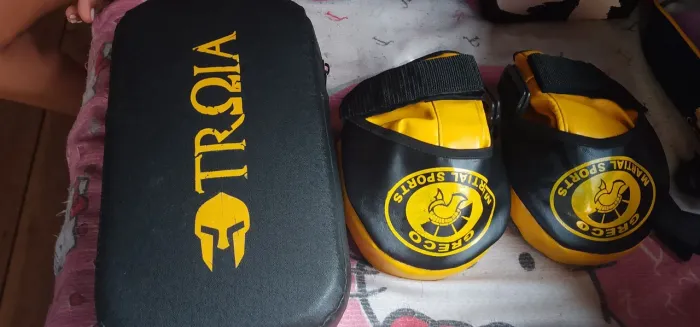 Vendo manopla e um absorvidor de chute novo 