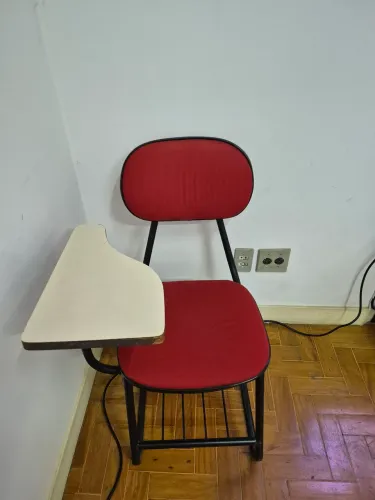 Carteiras de aula ótimo estado e reforçadas
