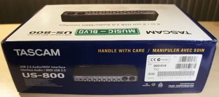 Caixa da placa TASCAM US-800