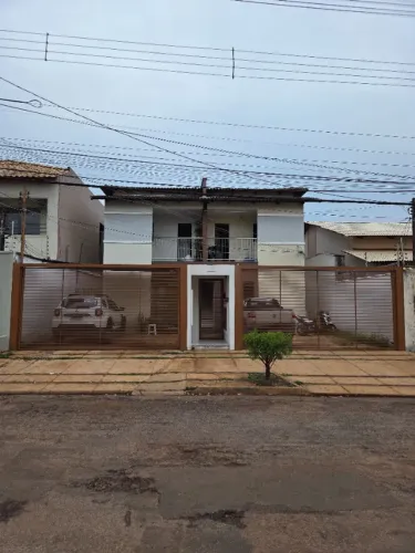 Casa em pequeno condomínio na 106 norte
