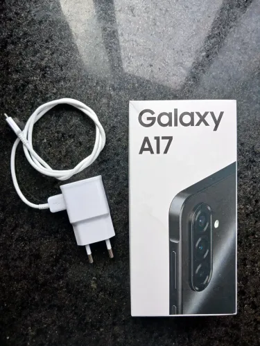 Smartphone Samsung A17 256GB 8G RAM ( na garantia de fábrica )
