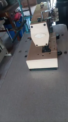 Vendo 2 máquina industrial . Galoneira e Reta