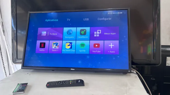 Vendo tv Philco 32 polegadas.uma linha fininha na tela