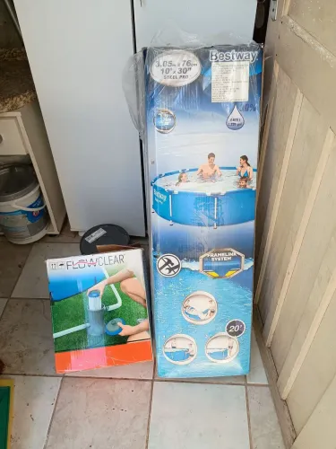 Vendo Piscina + Motor de Brinde Nova