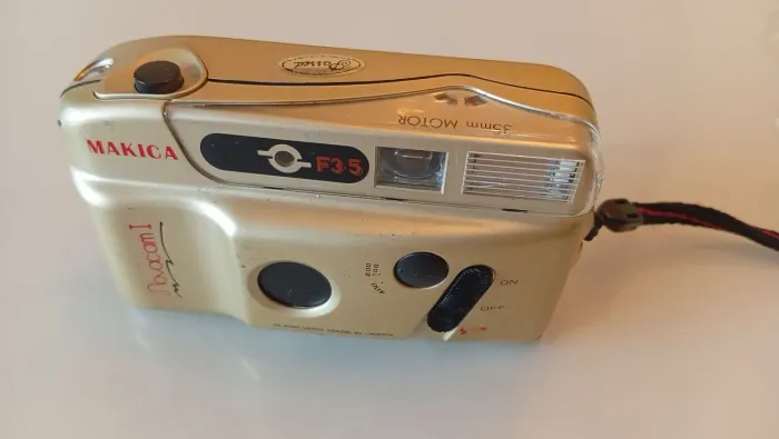 Câmera analógica Makica