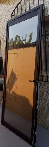 Porta de Alumínio Preta