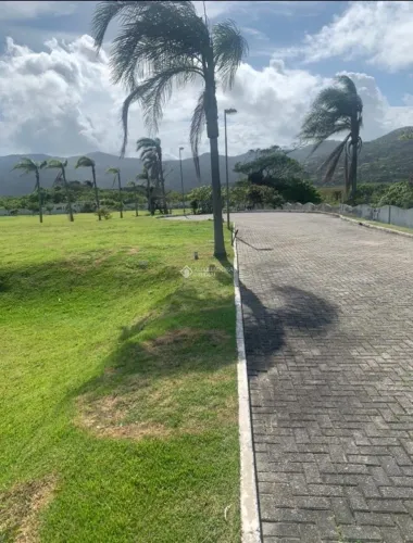Lindo Lote no Condomínio Caravelas a 380 metros do mar.
