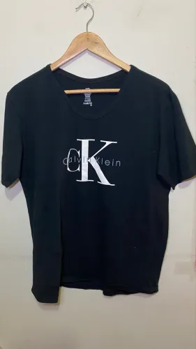 Camiseta Calvin Klein preta - tamanho L / G
