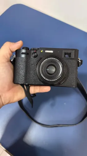 CAMERA FUJIFILM X100V - PRETA - SEMI NOVA