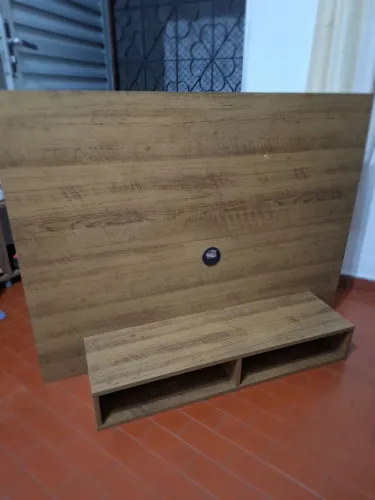 Painel para TV com Rack Suspenso em Madeira ? Estilo Rústico<br>