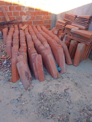 800 telhas de barro 
