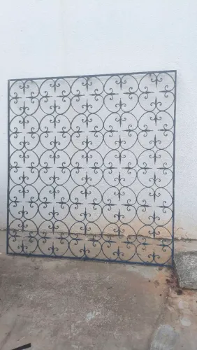 Grade ferro de janela antiga 1,56m x 1,68m