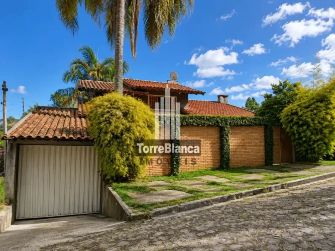 Locação - Casa Mobiliada com 3 quartos, Garagem coberta, Quintal Amplo, 500 m² total - Ron