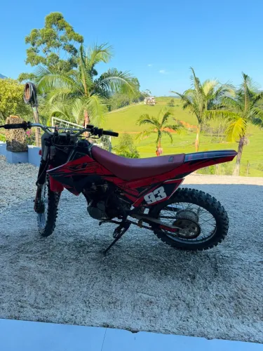 Moto de trilha no precinho $