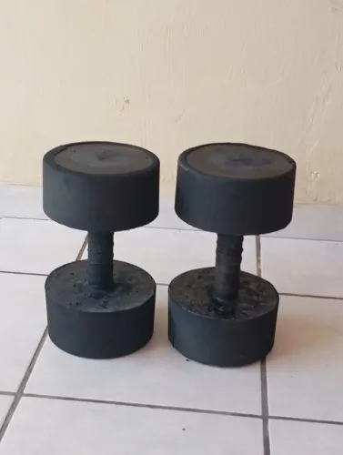 Par de Halter de 5kg - feitos de (CONCRETO)