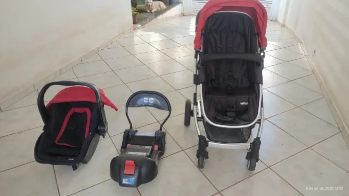 Carrinho de bebê com bebê conforto e base Isofix Travel System Infanti Vermelho