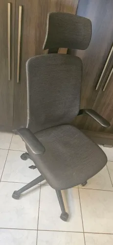 Cadeira Ergonômica de Escritório com Apoio de Cabeça - Excelente Estado
