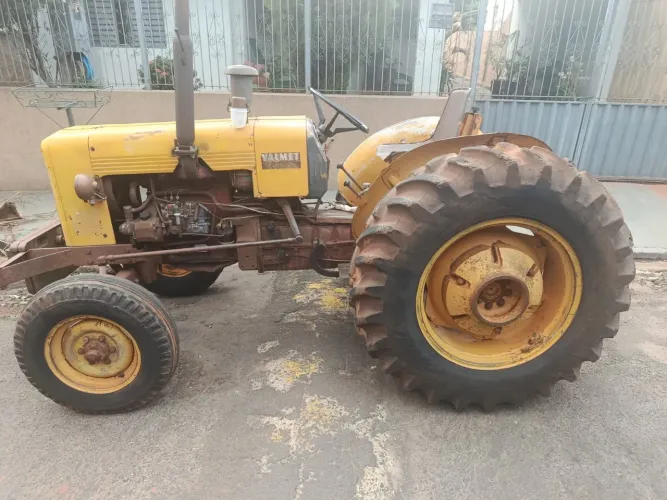 Trator VALMET 62ID