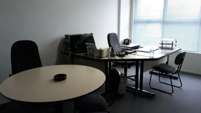 SALA COMERCIAL OM 30M², 1 SALA E 1 VAGA DE GARAGEM EM SANTO AMARO