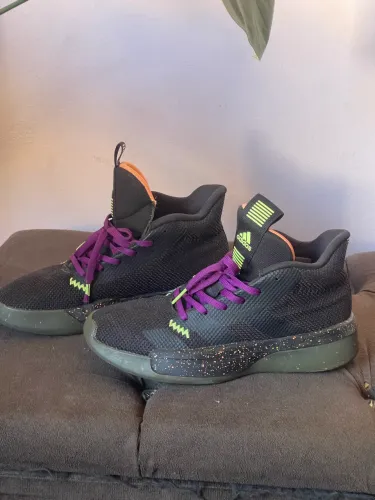 Tênis Adidas