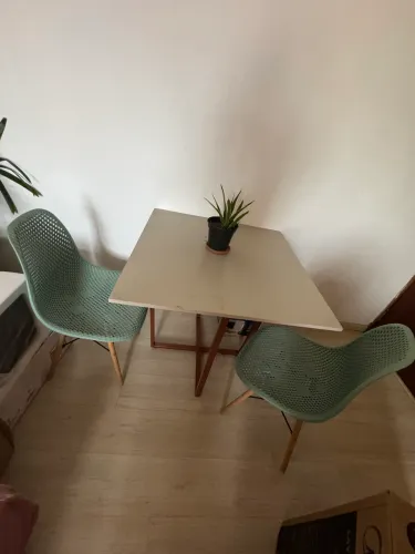 Mesa com 2 cadeiras
