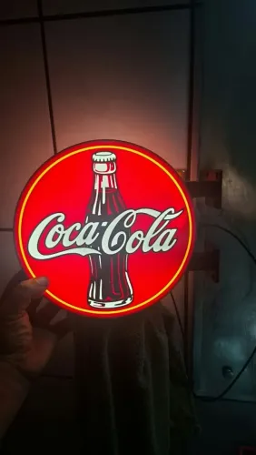Placa decorativa com led e fonte