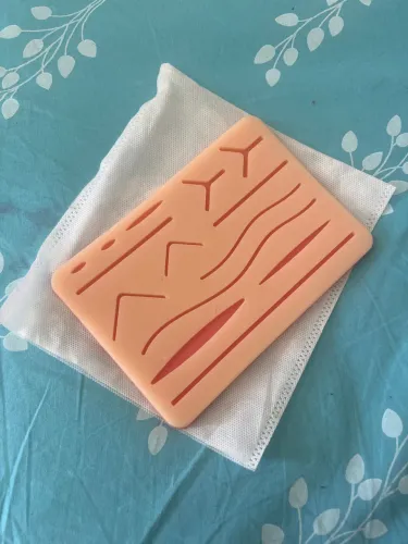 Pele silicone para sutura