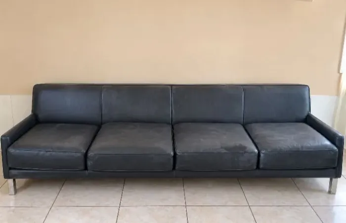 Sofá couro 5 lugares muito confortável