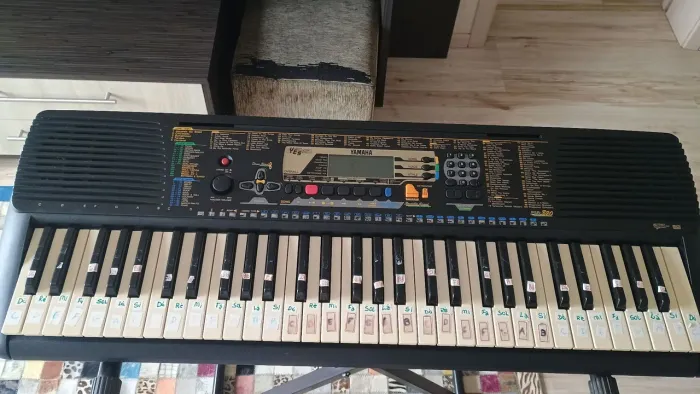 Teclado Yamaha PSR-B20 - R$ 400