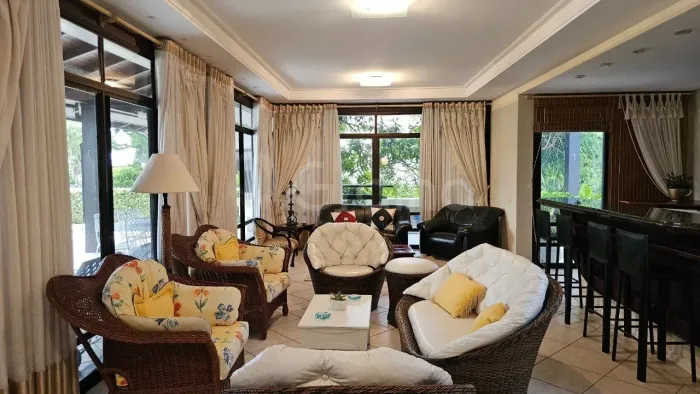 Imóvel para venda tem 559 metros quadrados com 5 quartos