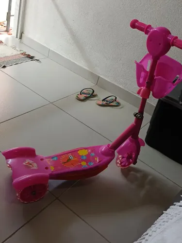 Patinete Rosa com Led e Música 