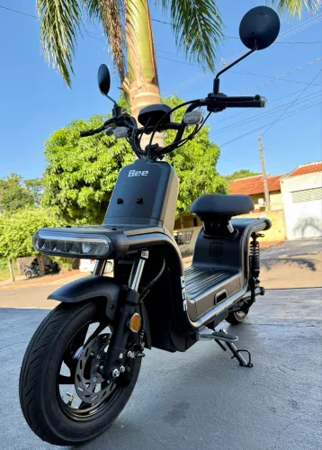 Moto Elétrica Nova BEE U1 800W Autonomia 50km Bateria Lítio Econômica e Silenciosa