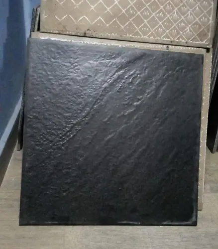 PISO PRETO ANTIDERRAPANTE