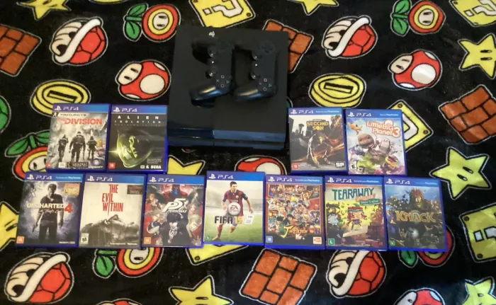 Ps4 standard (500GB)+ DualShock 4 + 12 jogos