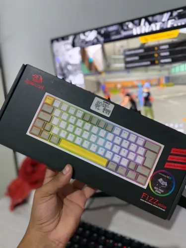 Teclado mecânico Redragon Fizz RGB (60%)