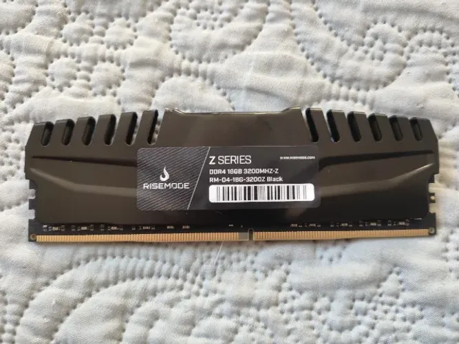 Memória Gamer Rise Mode Z Series 16GB DDR4 3200Mhz - RM-D4-16G-3200Z