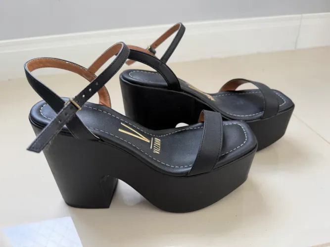 Sandália plataforma Vizzano semi nova