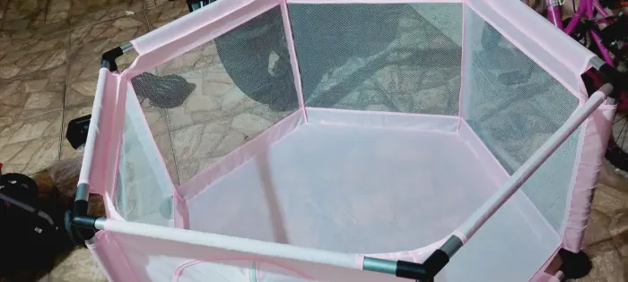 Cercadinho infantil rosa novo 