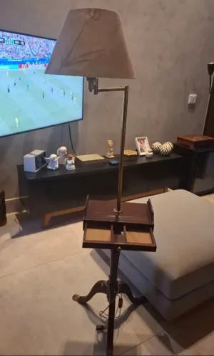 Abajur Vintage de chão com mesa acoplada