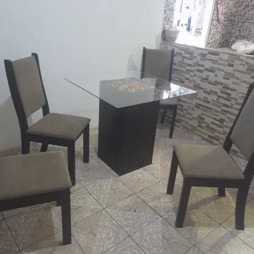 Mesa de jantar 4 cadeiras