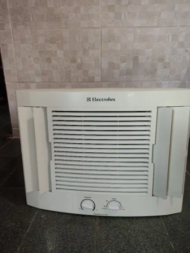 Ar-condicionado janela Eletrolux 7500 btus