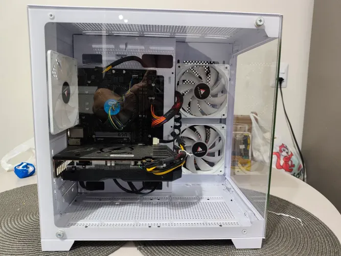Desktop gamer, i59400f, RX 6600m 8GB, 16GB Ram, 500gb NVMe + 500GB SSD, Win 11