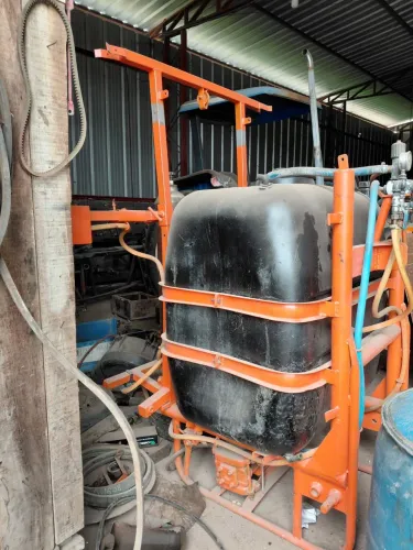 Vendo pulverizador agrícola Jacto Condor 600 em excelente  estado de conservação.  ?