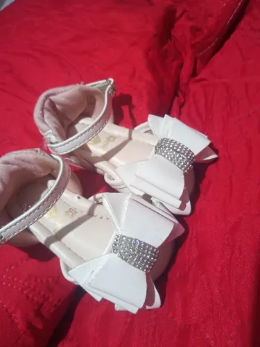 Vendo está sandalinha .tamanho 18
